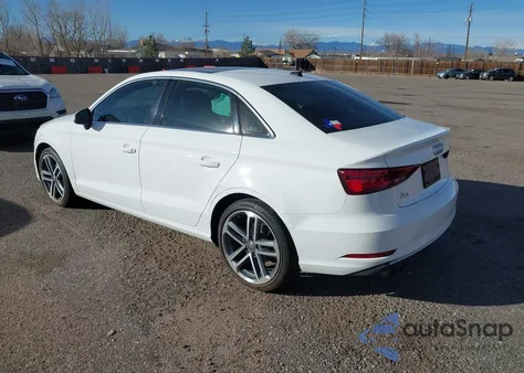 2019 Audi A3 40 Premium/40 Titanium Premium z USA, uszkodzony, nr VIN WAUAUGFF1K1015498